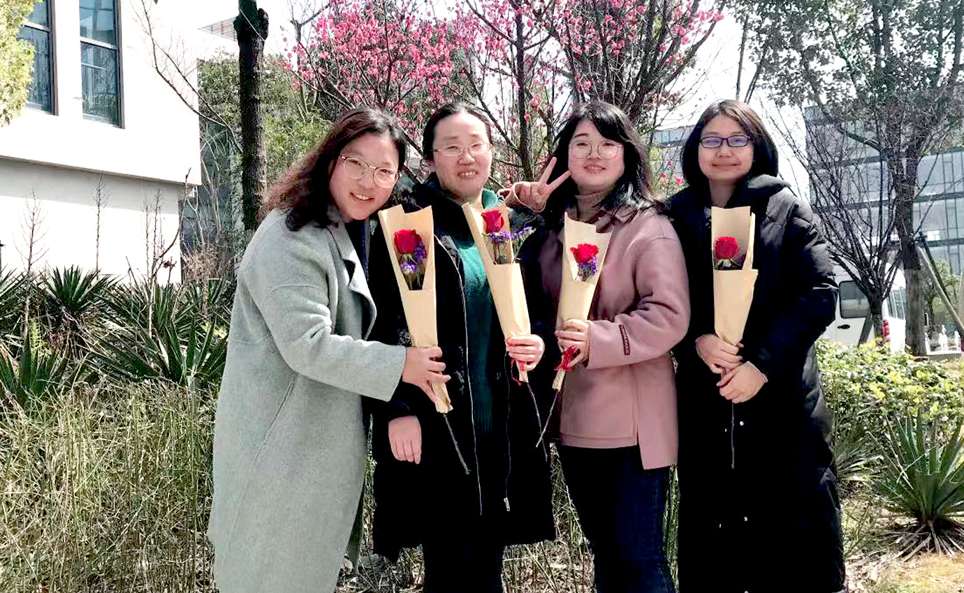 女神節(jié)，火紅的玫瑰獻給最美的你
